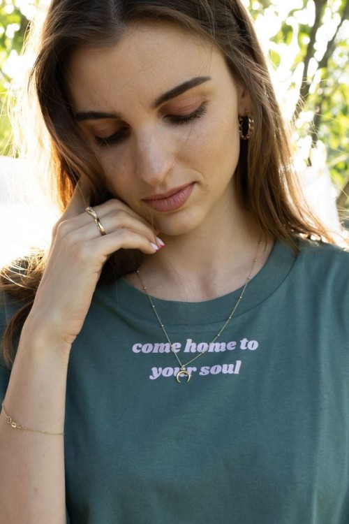 T-shirt ciemnozielony oversize Come home to your soul afirmacja manifestacja selfcare