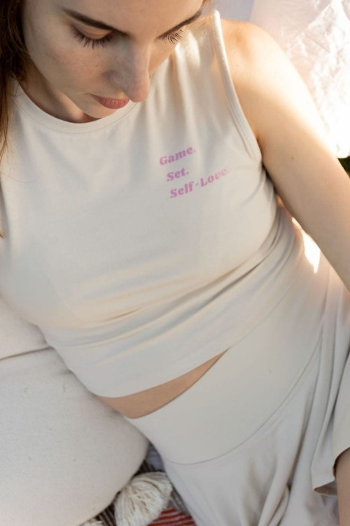 Komplet beżowy top ze spódniczką z modalu Game. Set. Self-Love. strój dla kobiet to gry w siatkówkę tenisa