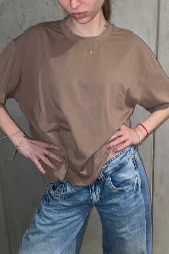 brązowa koszulka oversize z napisem "taking care of yourself is productive" od She Vibes